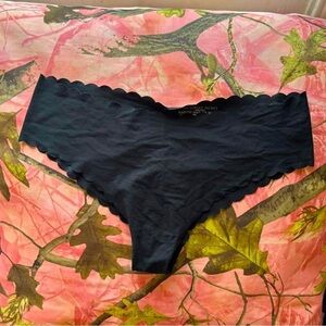 victoria's secret cheeky sexy black cinched scalloped high waisted hipster